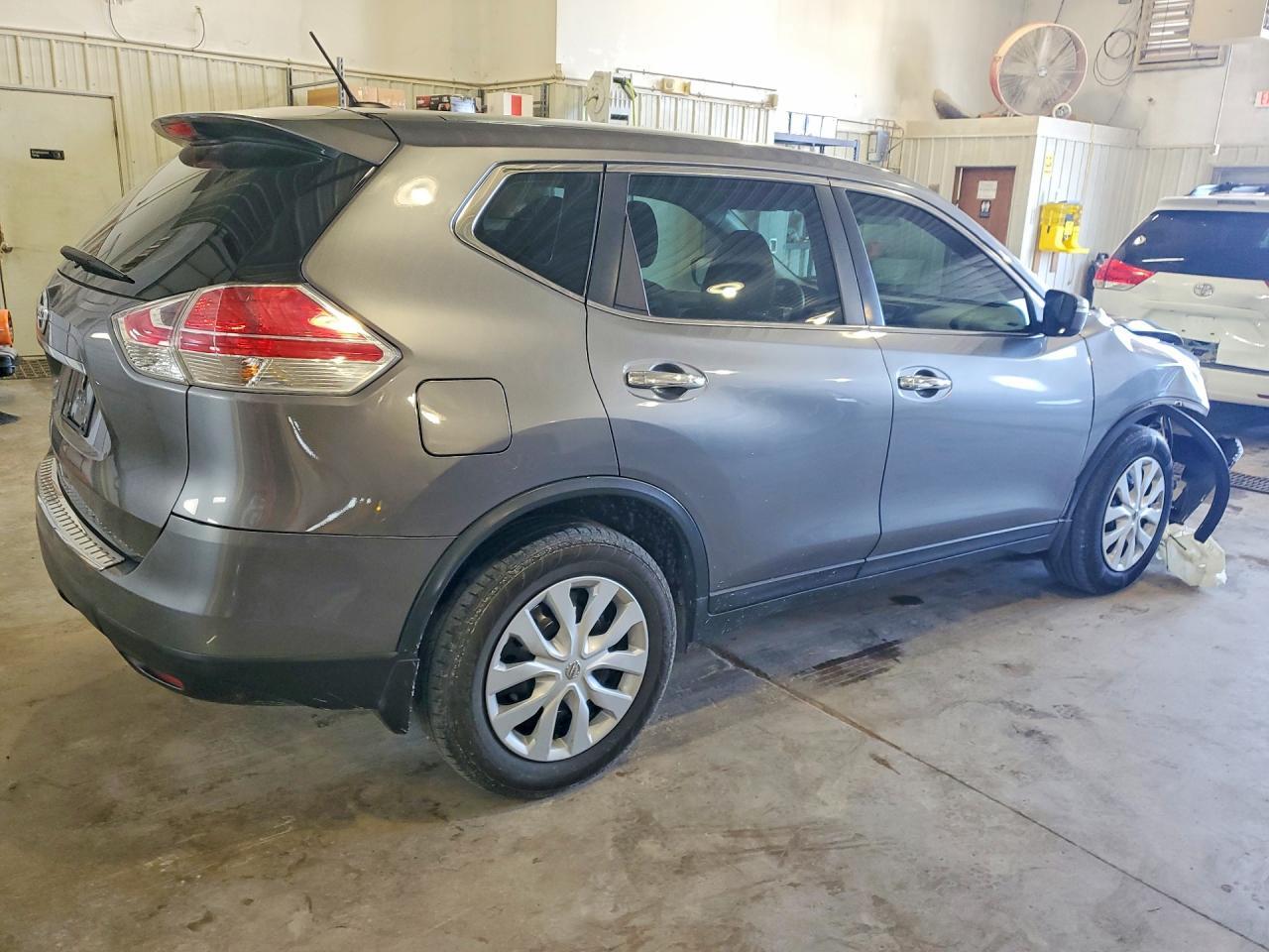 2015 Nissan Rogue S - Image 3