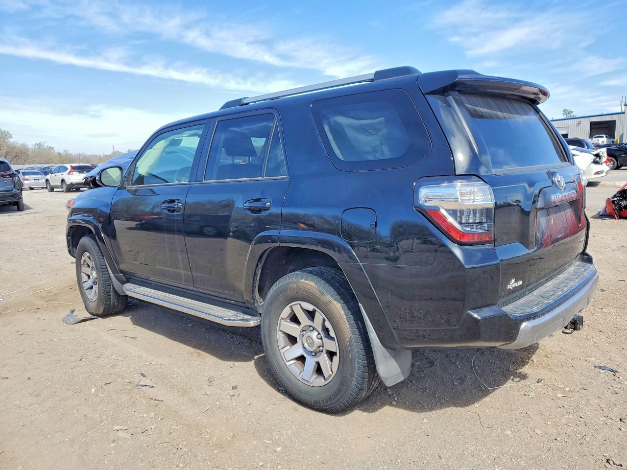 2016 Toyota 4Runner Sr5/Sr5 Premium - Image 2