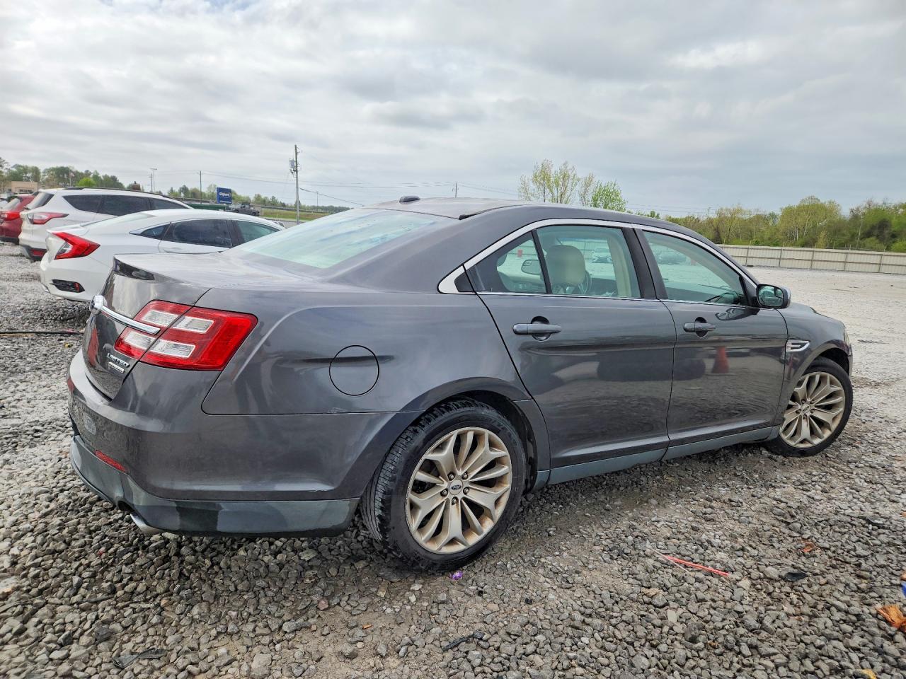 2015 Ford Taurus Limited - Image 3
