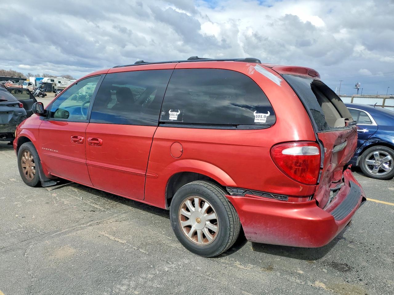 2001 Chrysler Town & Country Ex - Фото 2