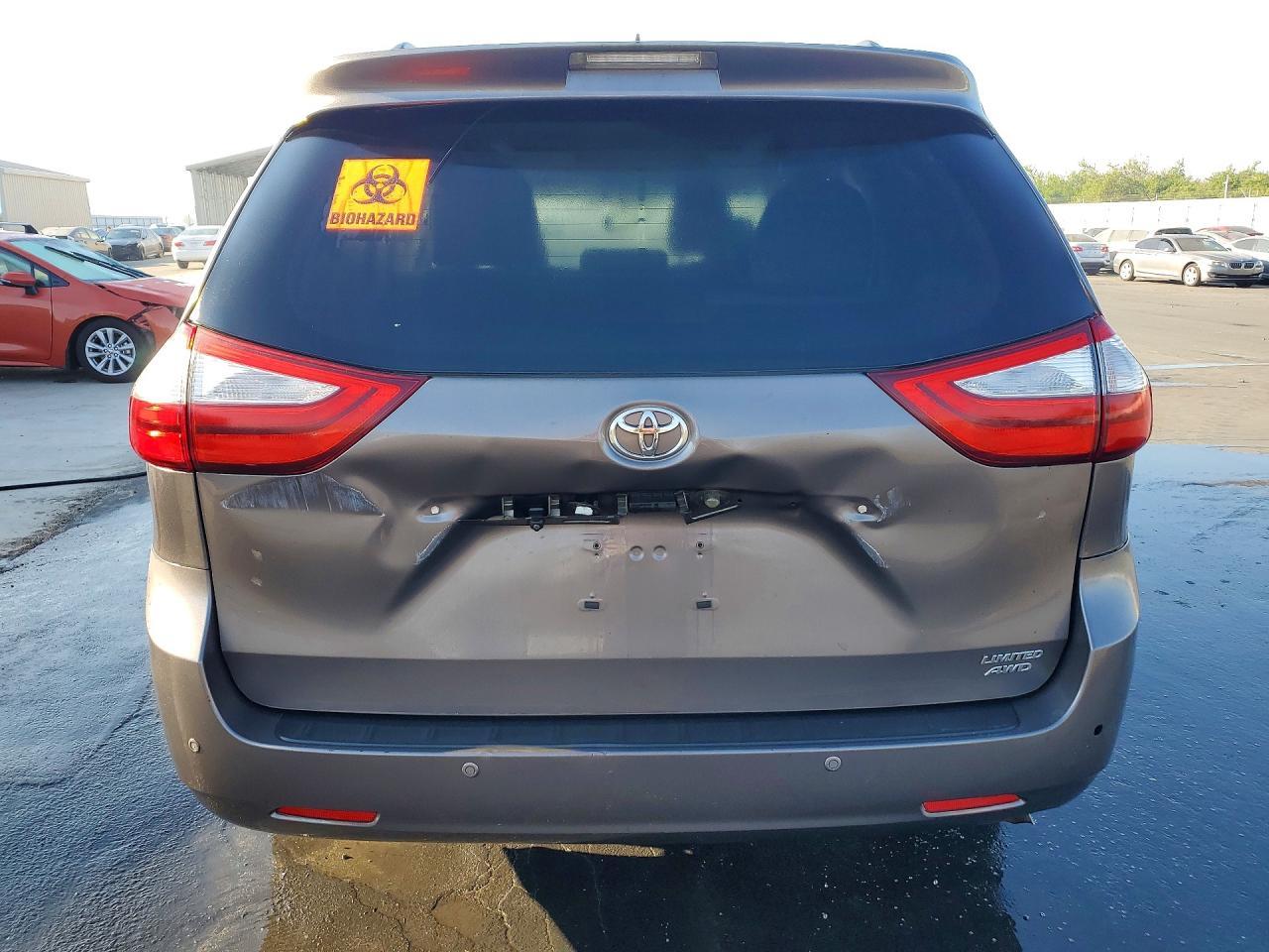 2016 Toyota Sienna Limited 7-Passenger - Фото 6