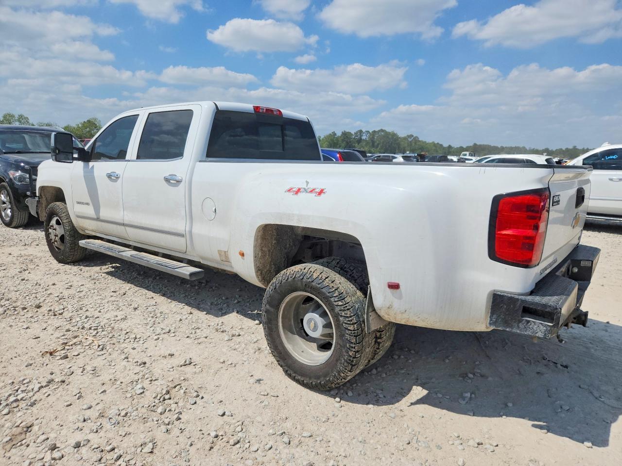 2015 Chevrolet Silverado K3500 Ltz - Image 2