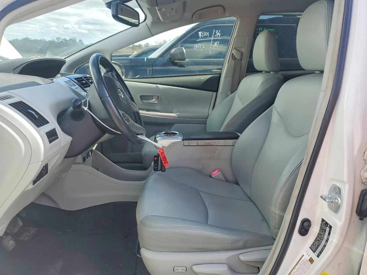 2013 Toyt Prius V - Фото 7
