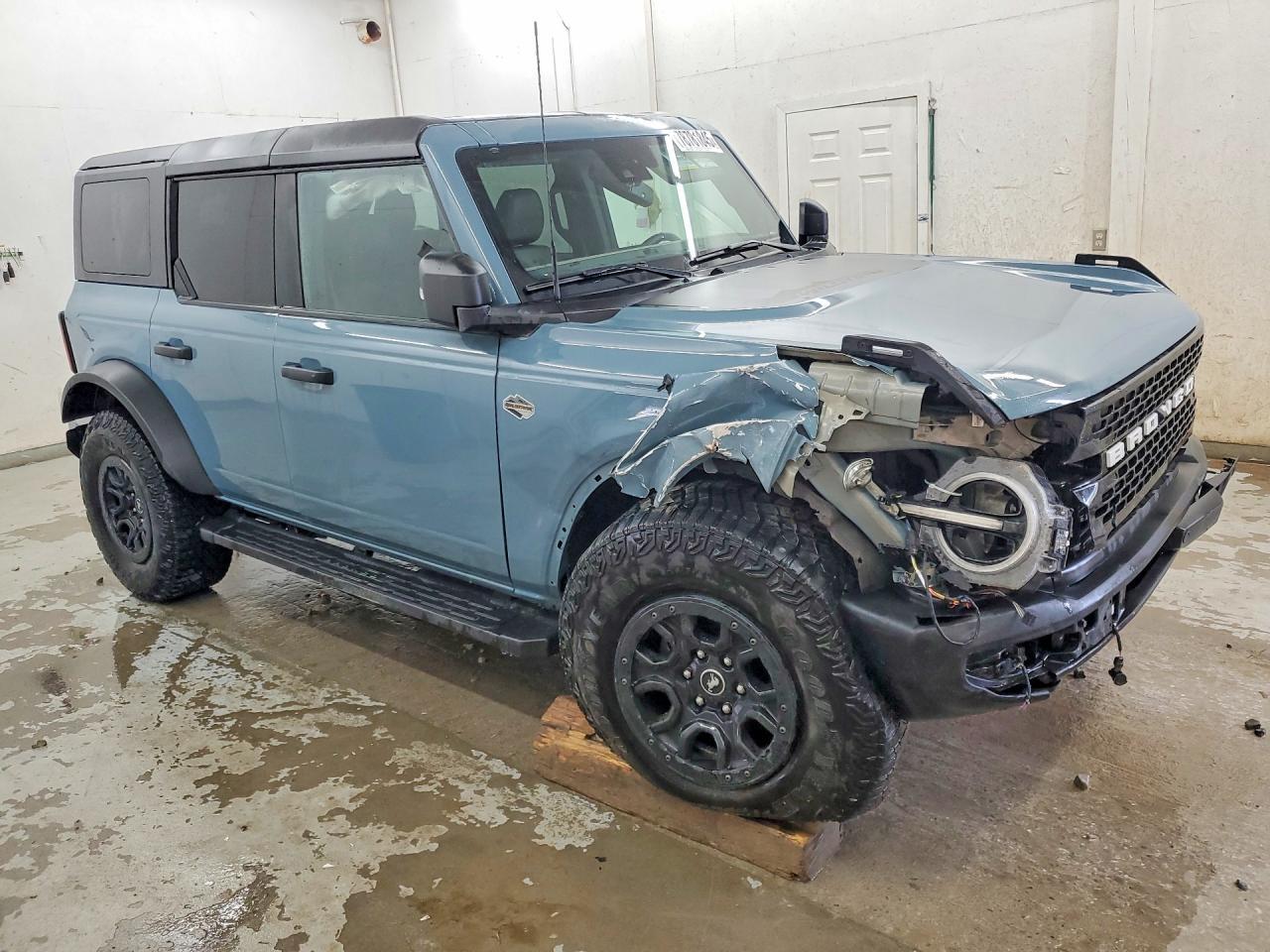 2022 Ford Bronco Base - Image 4
