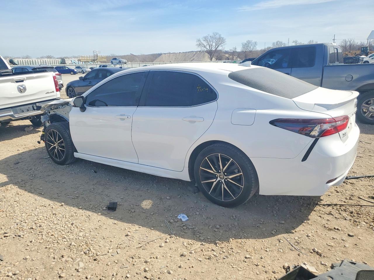 2024 Toyota Camry Se - Image 2