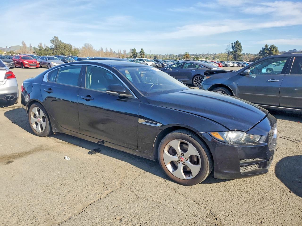 2017 Jaguar Xe - Фото 4