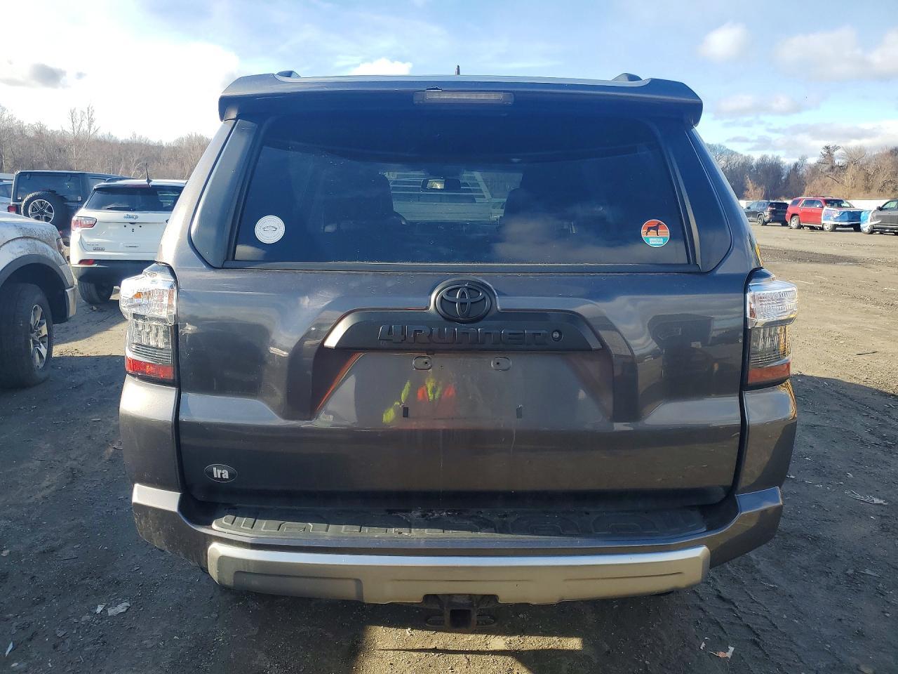 2018 Toyota 4Runner Trd Off Road Premium - Image 6