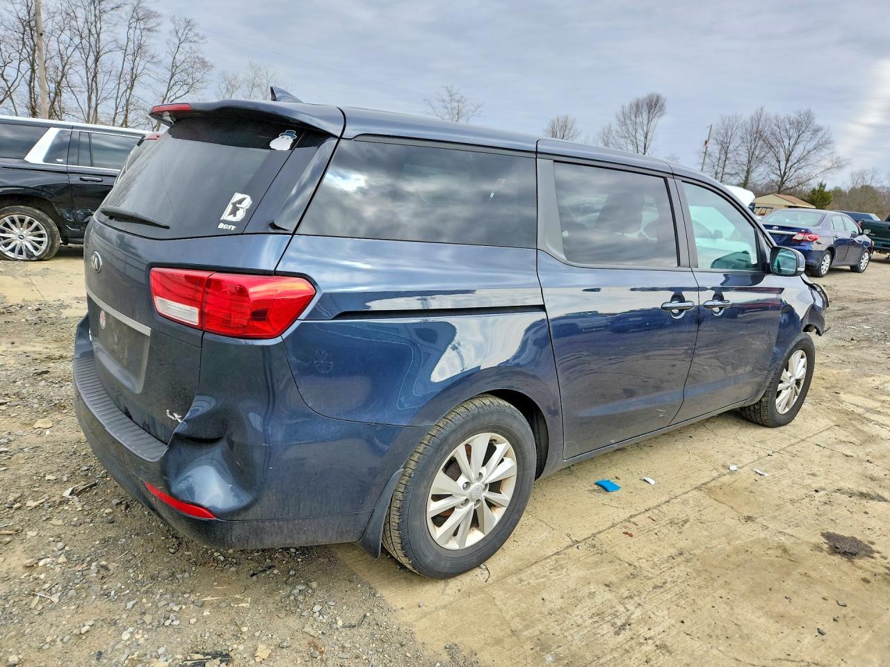 2017 Kia Sedona Lx - Фото 3