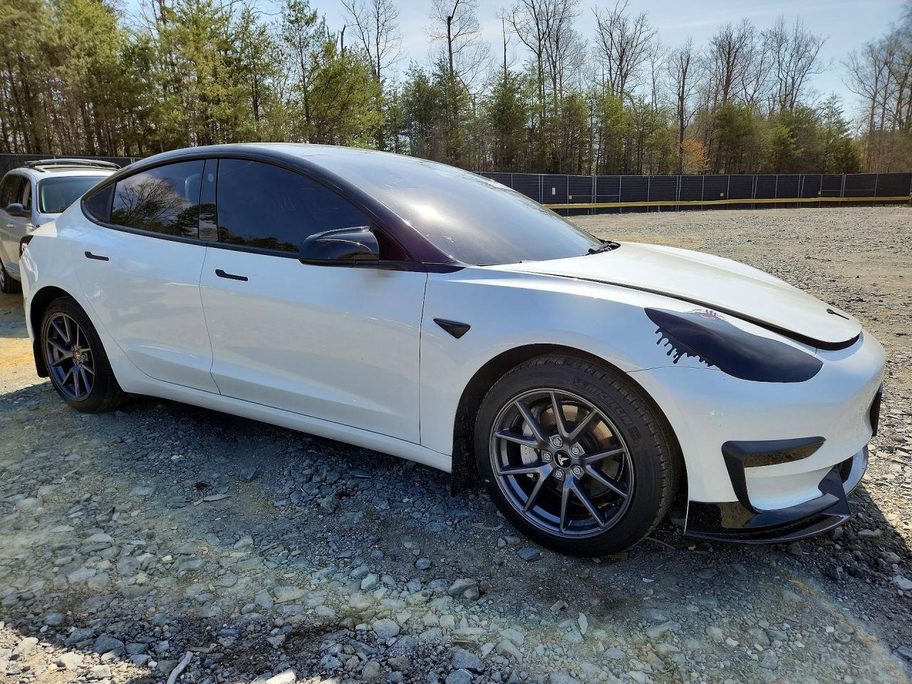2023 Tesla Model 3 - Фото 4