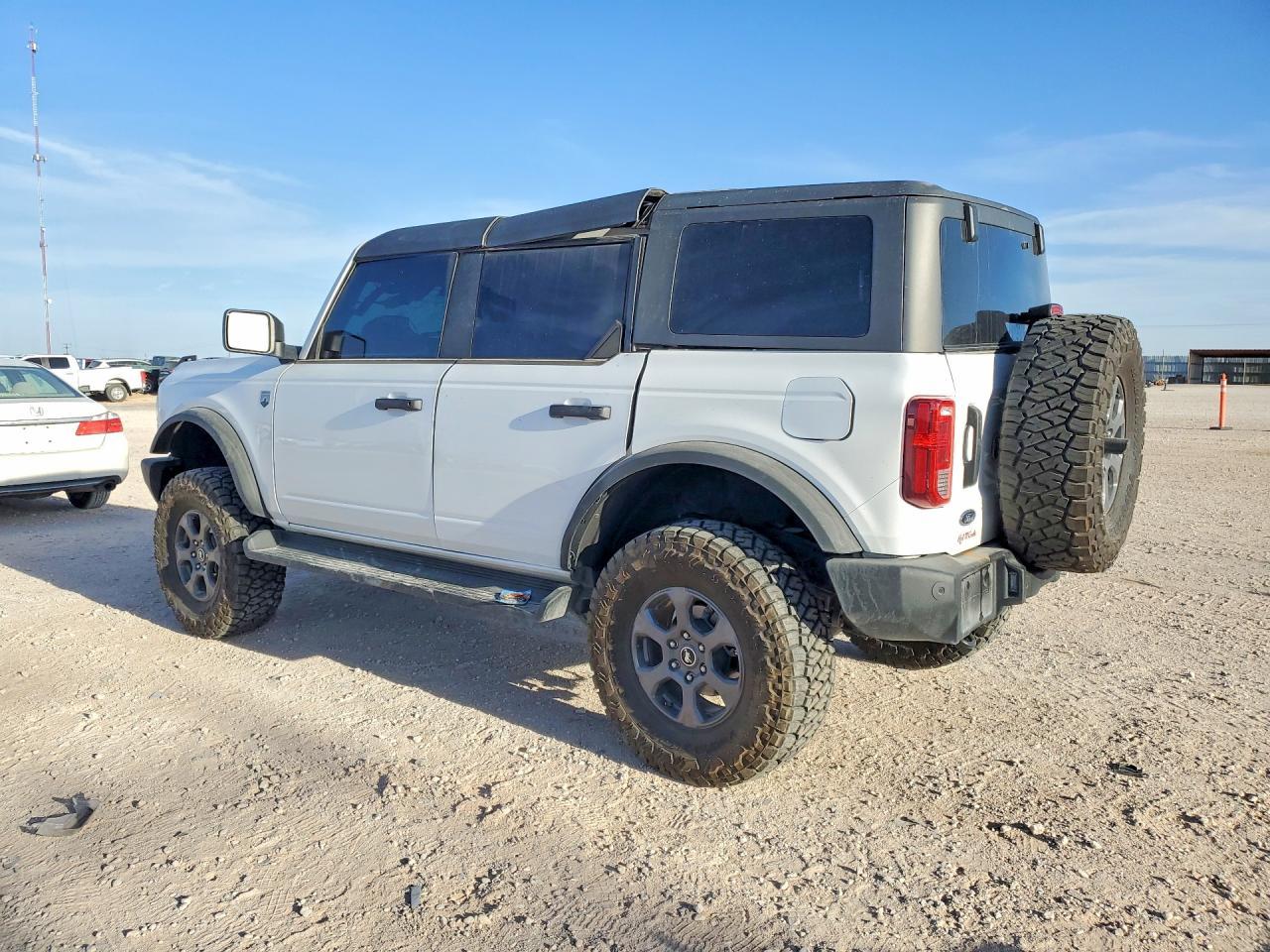 2025 Ford Bronco Big Bend - Image 2