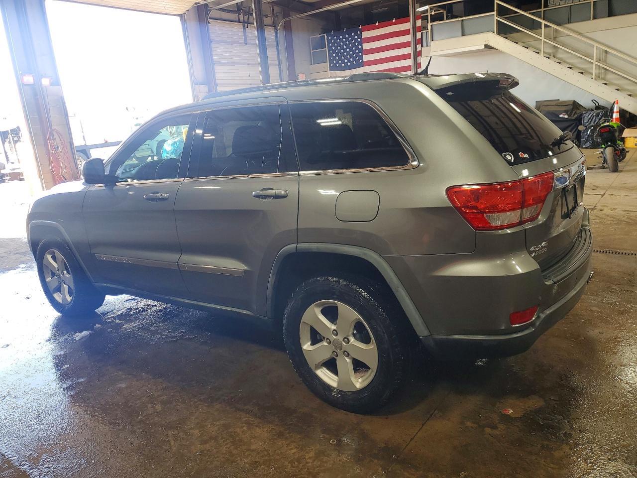 2011 Jeep Grand Cherokee Laredo - Image 2