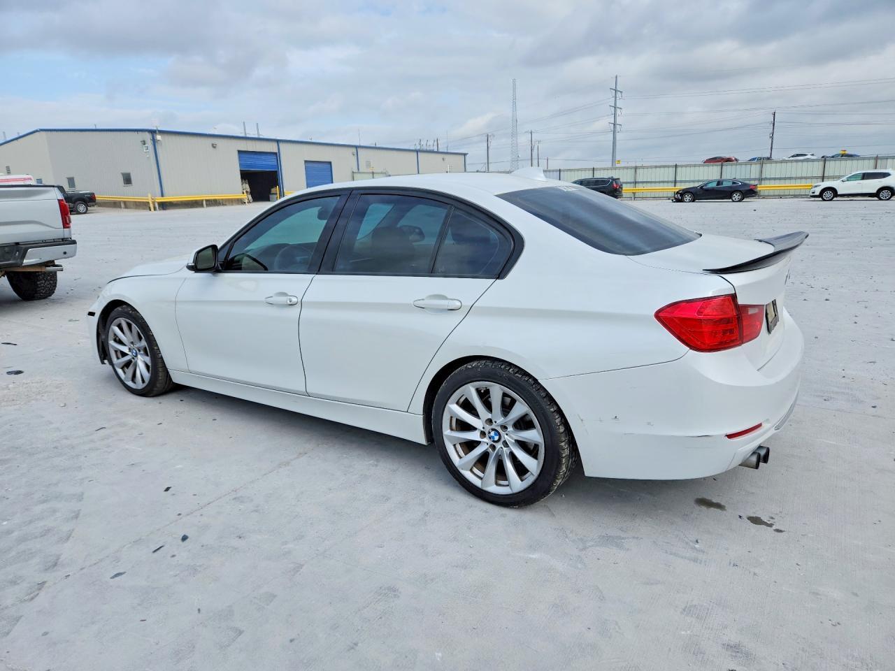 2013 BMW 328 I Sulev - Image 2