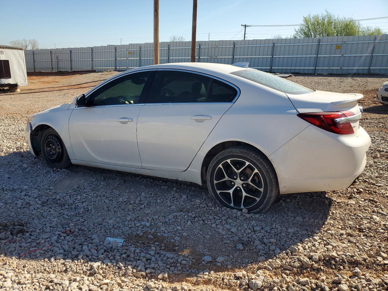 2017 Buick Regal Sport Touring - Image 2