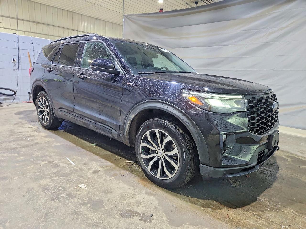 2025 Ford Explorer St-Line - Image 4