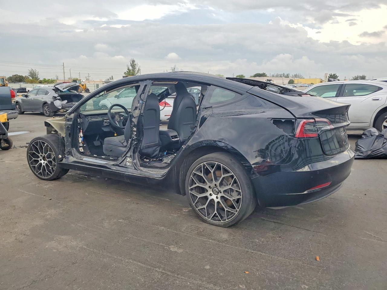 2019 Tesla Model 3 - Фото 2