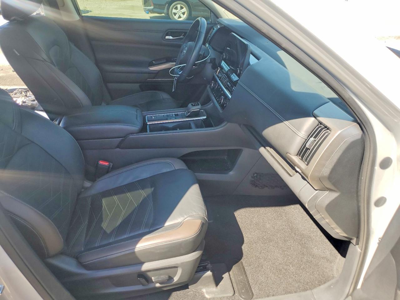 2022 Nissan Pathfinder Platinum - Фото 7