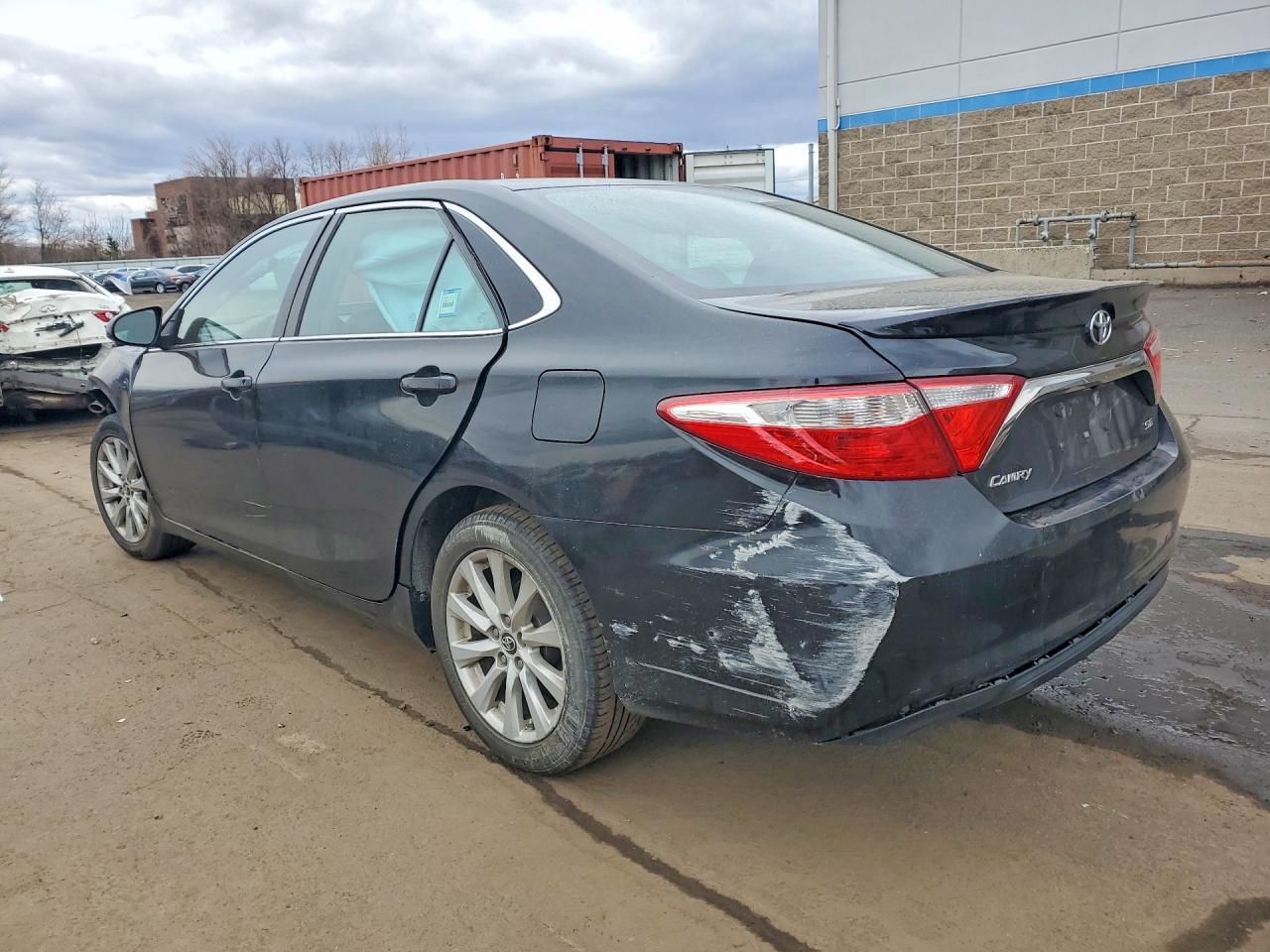 2015 Toyota Camry Se - Image 2
