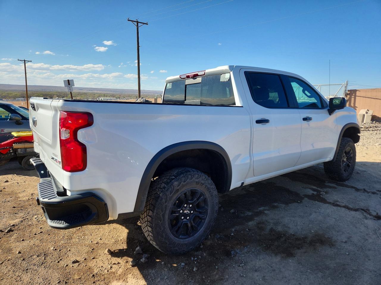 2023 Chevrolet Silverado K1500 Zr2 - Фото 3
