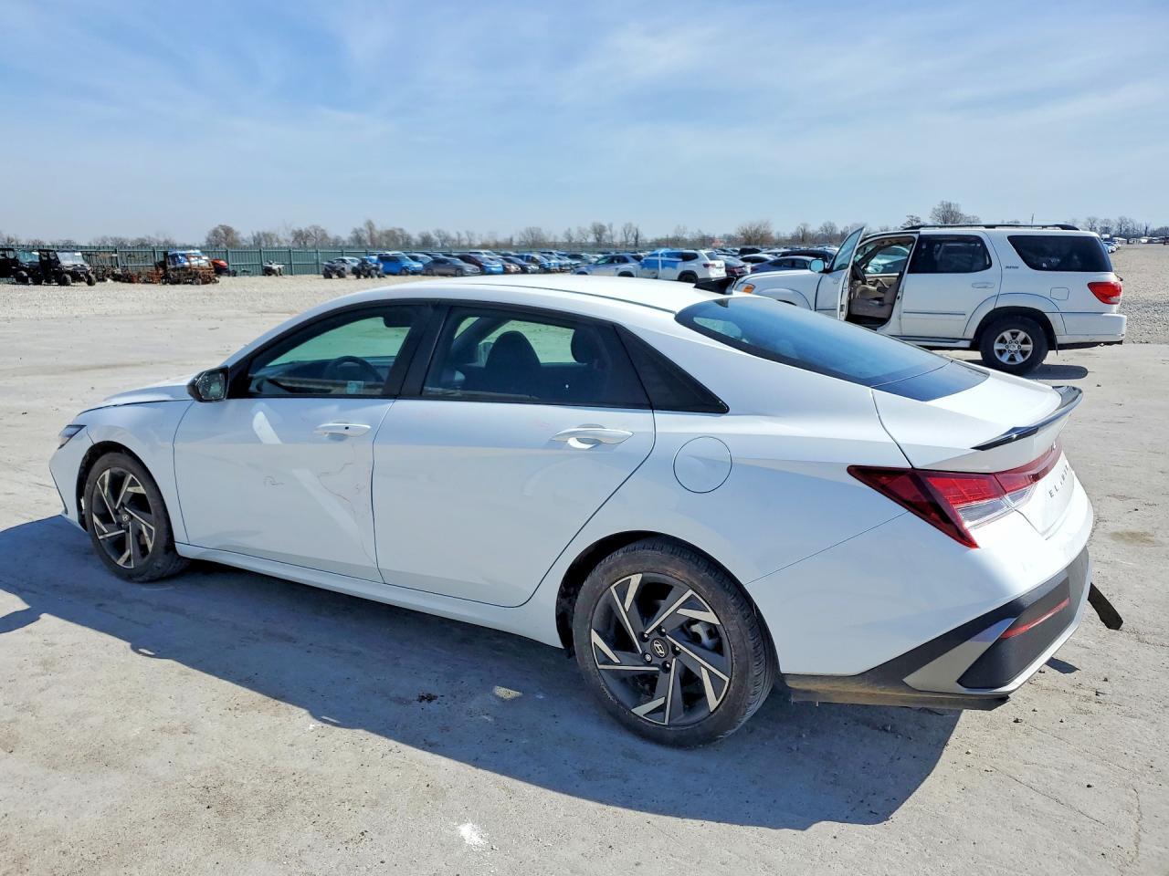 2025 Hyundai Elantra Sel Sport - Image 2