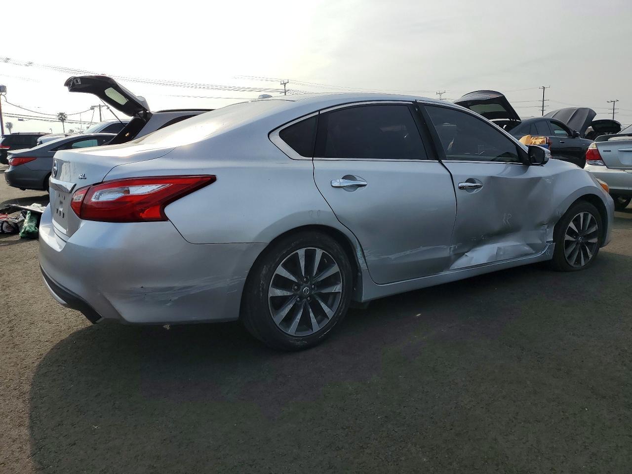 2017 Nissan Altima 2.5 Sl - Image 3