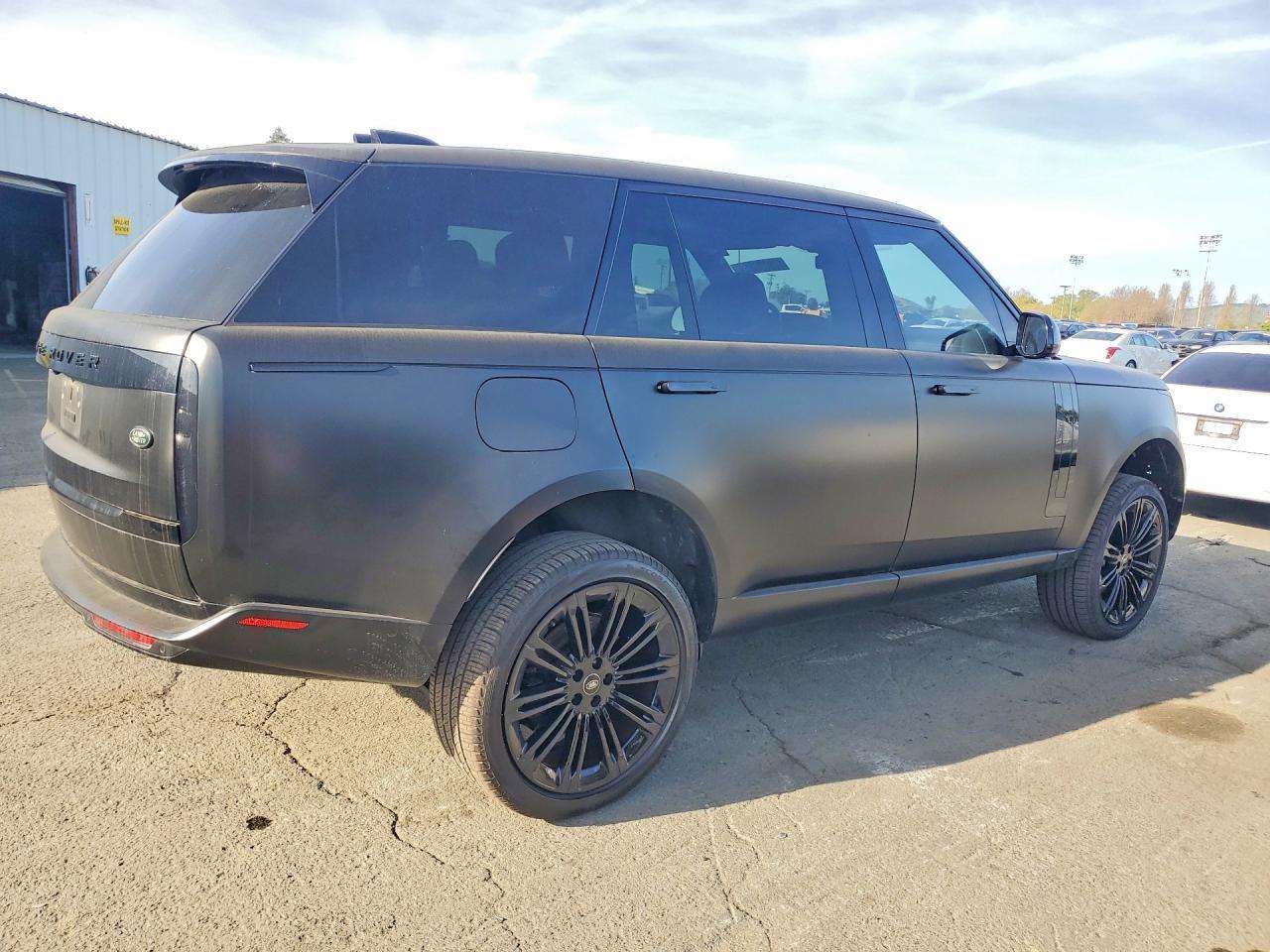 2023 Land Rover Range Rover Se - Image 3