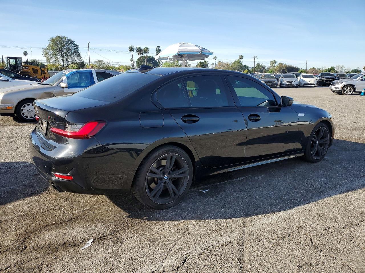 2022 BMW 330I - Фото 3