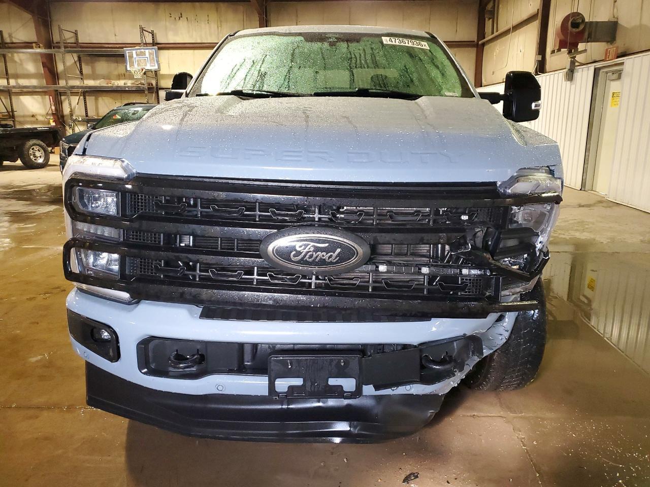 2024 Ford F250 Super Duty - Фото 5