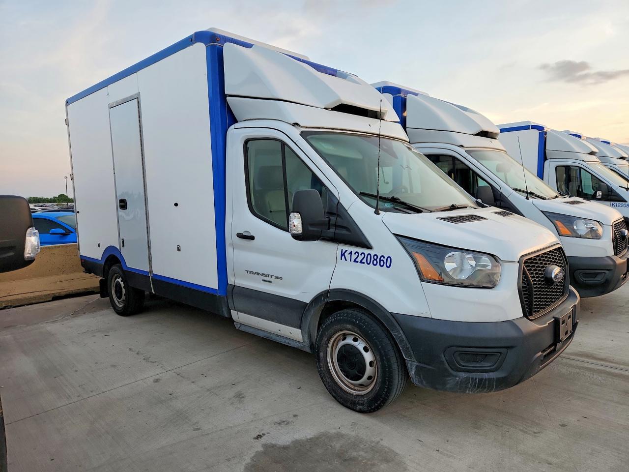 2022 Ford Transit Delivery Truck - Фото 4
