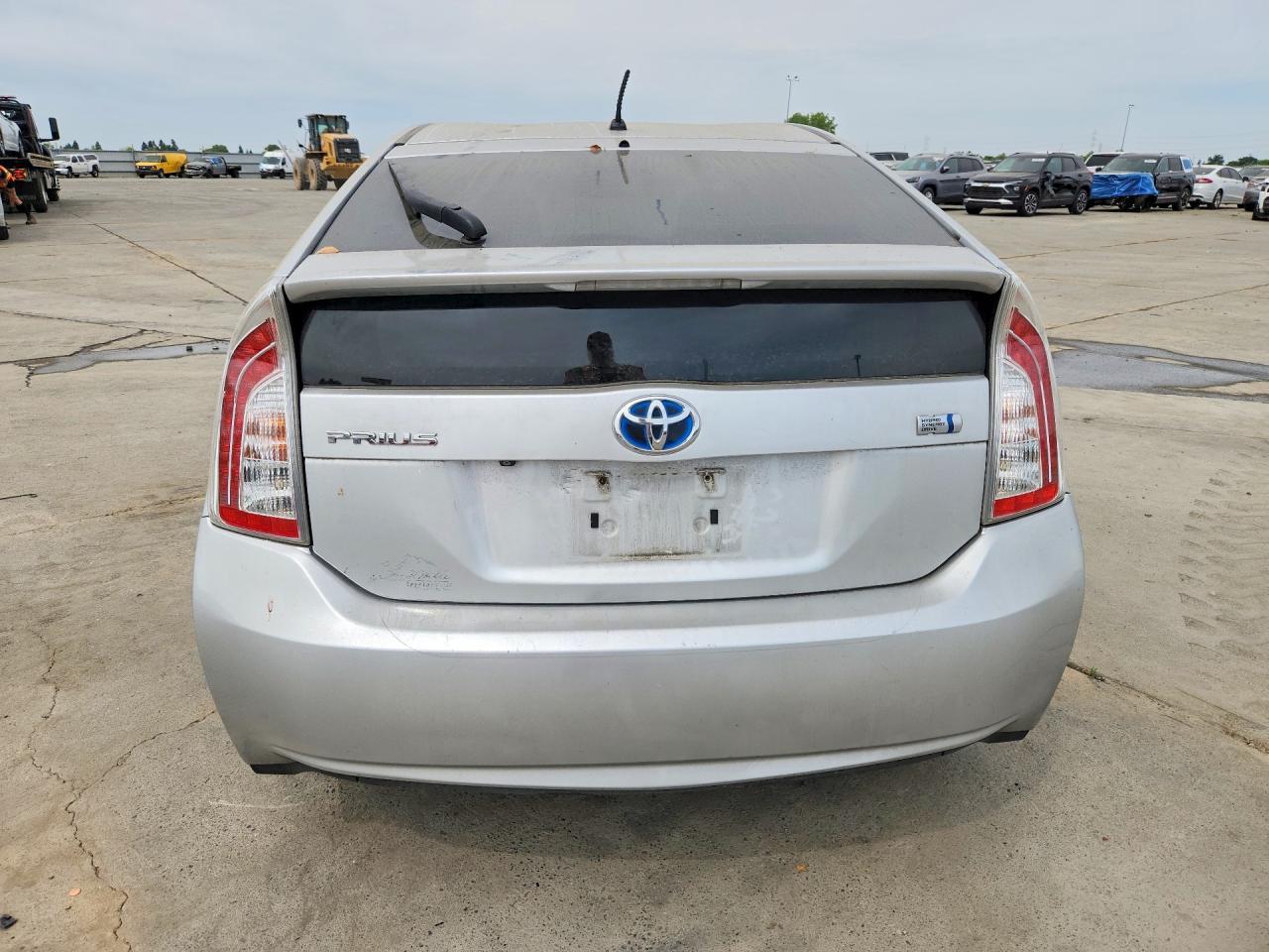 2014 Toyota Prius Two - Фото 6