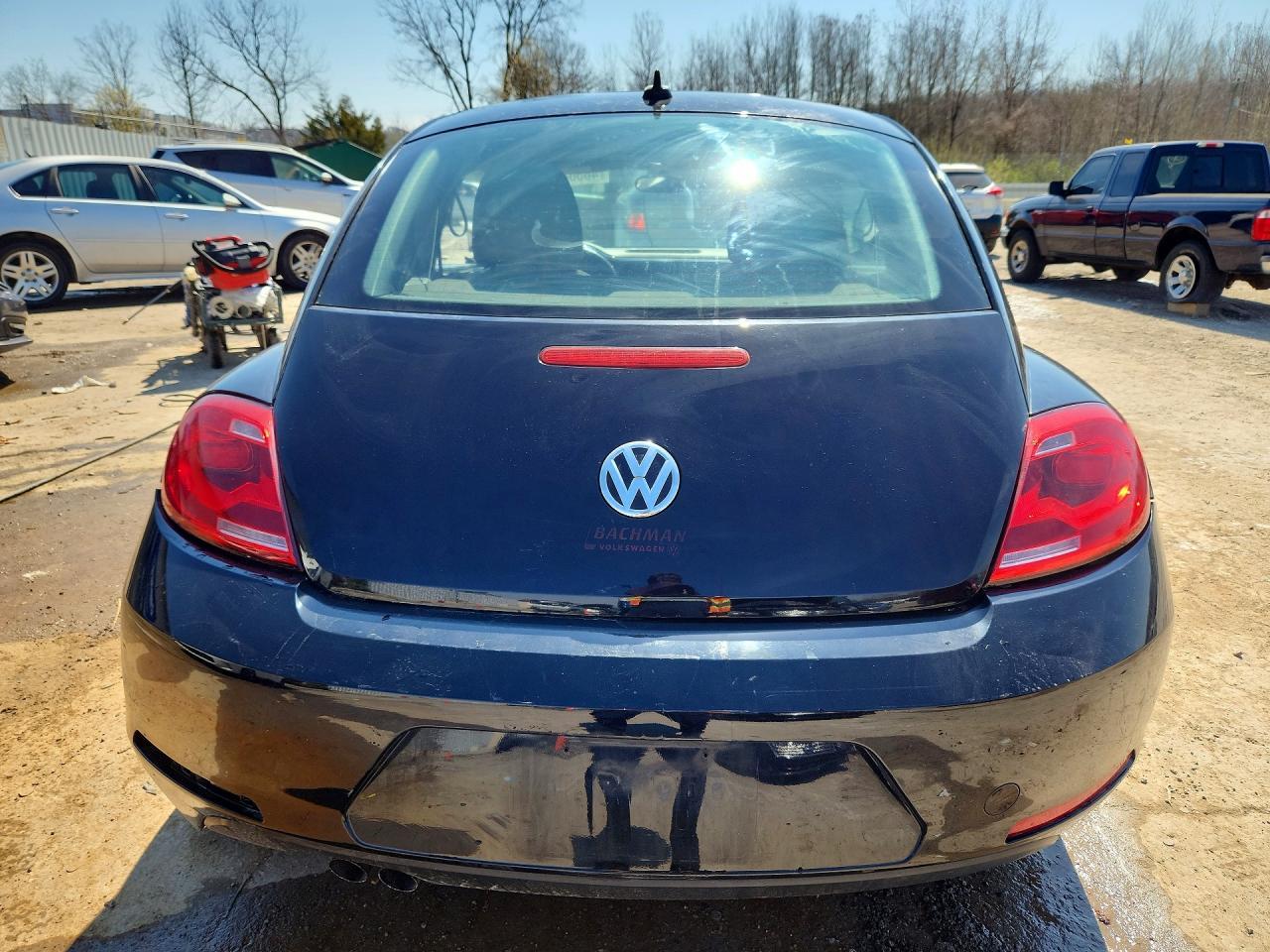 2013 Volkswagen Beetle - Фото 6