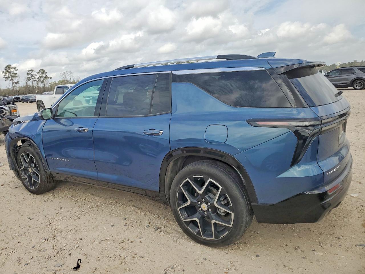 2025 Chevrolet Traverse High Country - Image 2