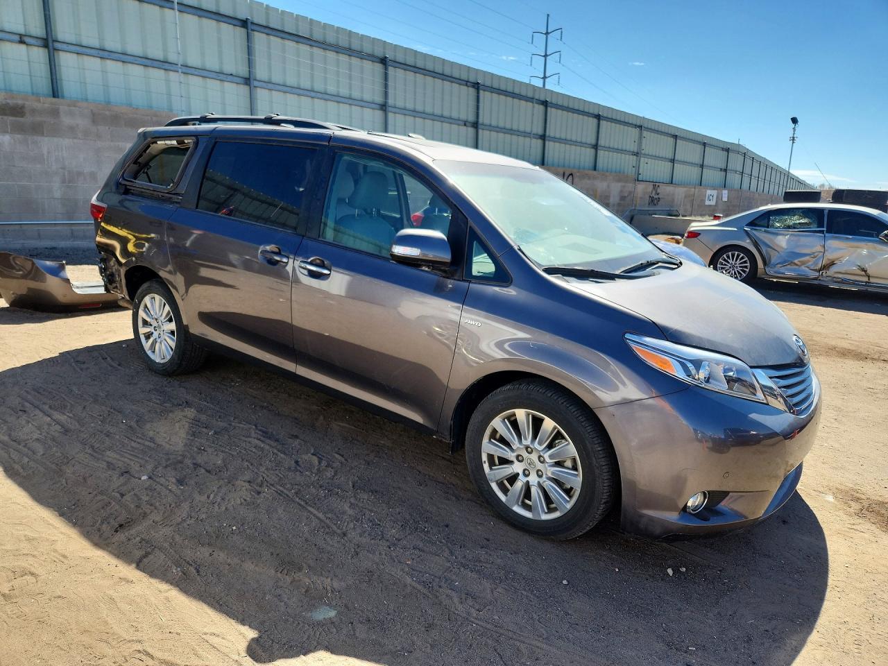 2017 Toyota Sienna Limited 7-Passenger - Фото 4