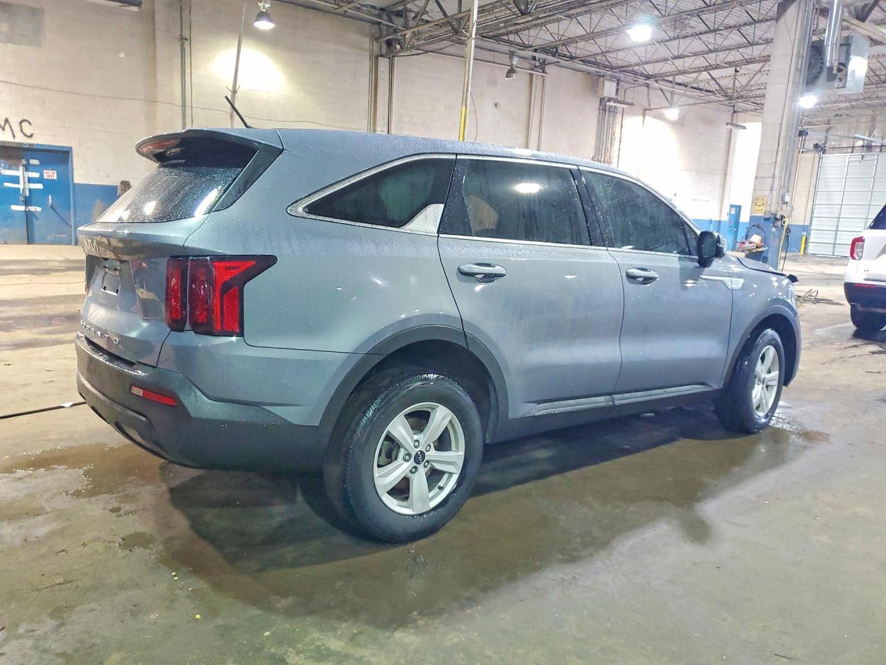 2022 Kia Sorento Lx - Image 3