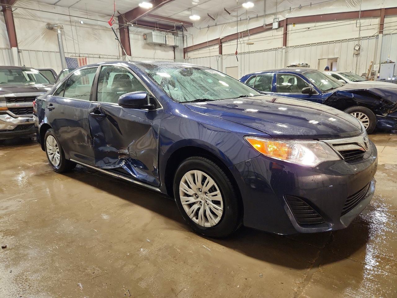 2014 Toyota Camry Le - Фото 4