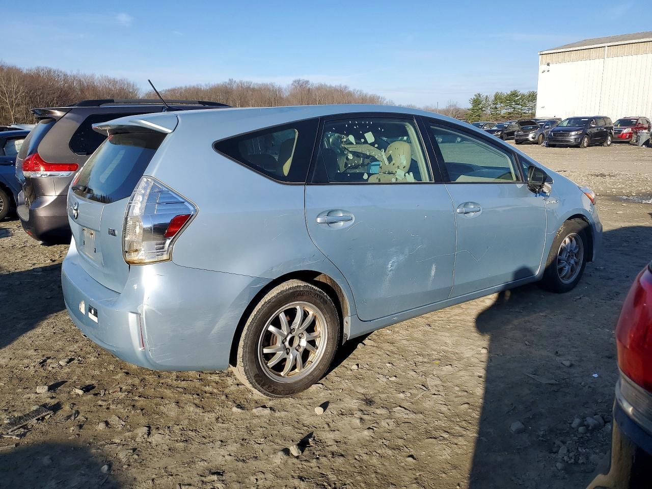 2013 Toyota Prius V - Image 3