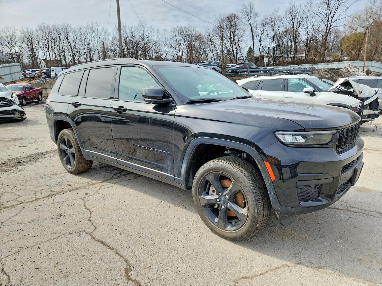 2024 Jeep Grand Cherokee L Laredo - Image 4