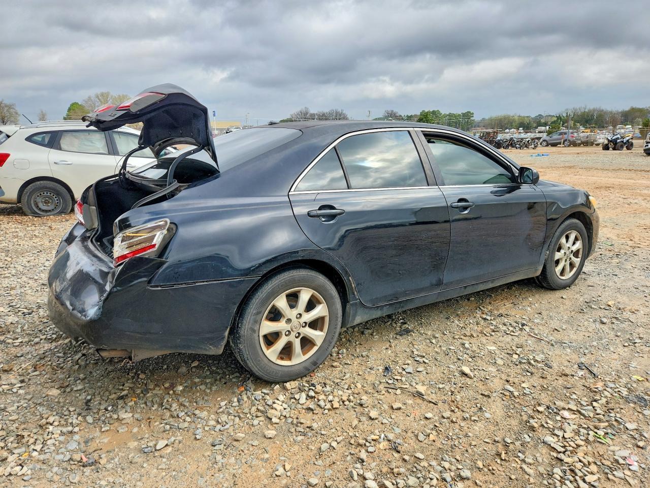 2011 Toyota Camry Le - Фото 3