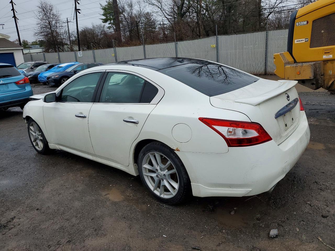 2010 Nissan Maxima 3.5 S - Фото 2