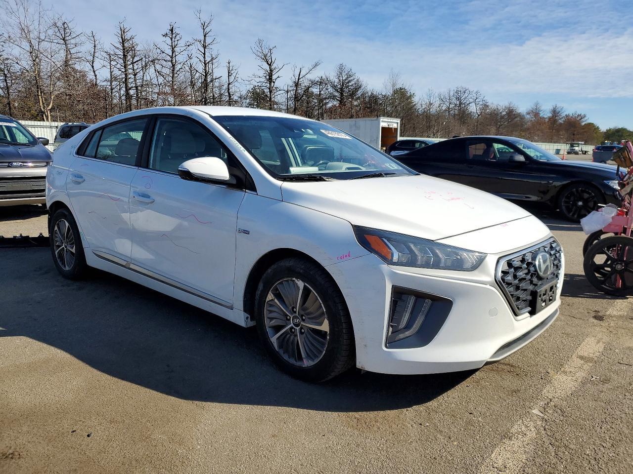 2020 Hyundai Ioniq Plug-In Hybrid Sel - Image 4