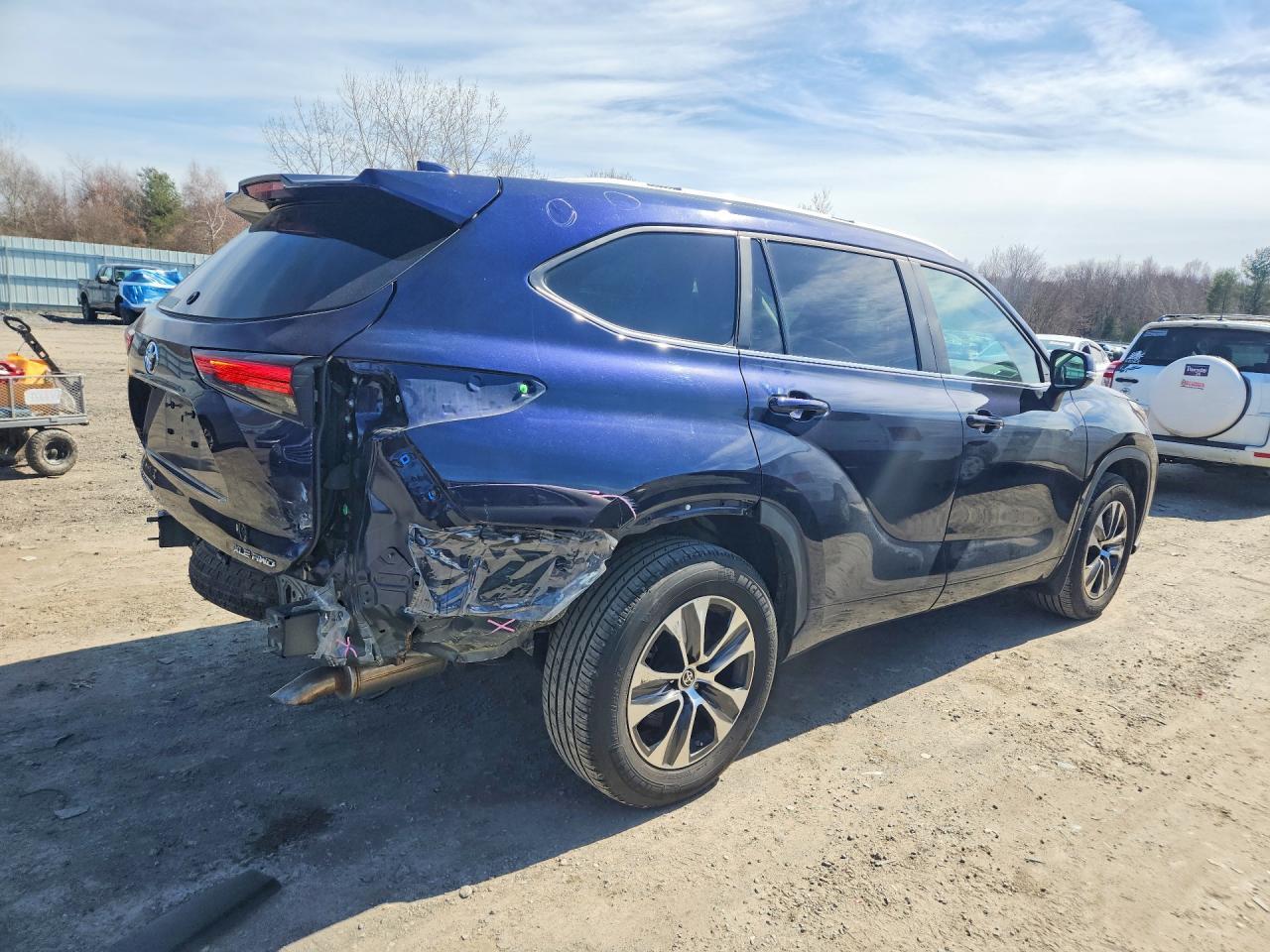 2023 Toyota Highlander Xle - Image 3