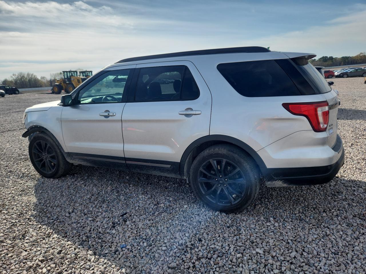 2019 Ford Explorer Xlt - Фото 2