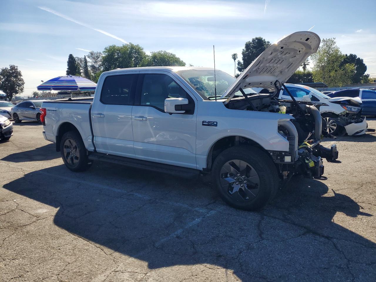 2025 Ford F150 Lightning Lariat - Image 4