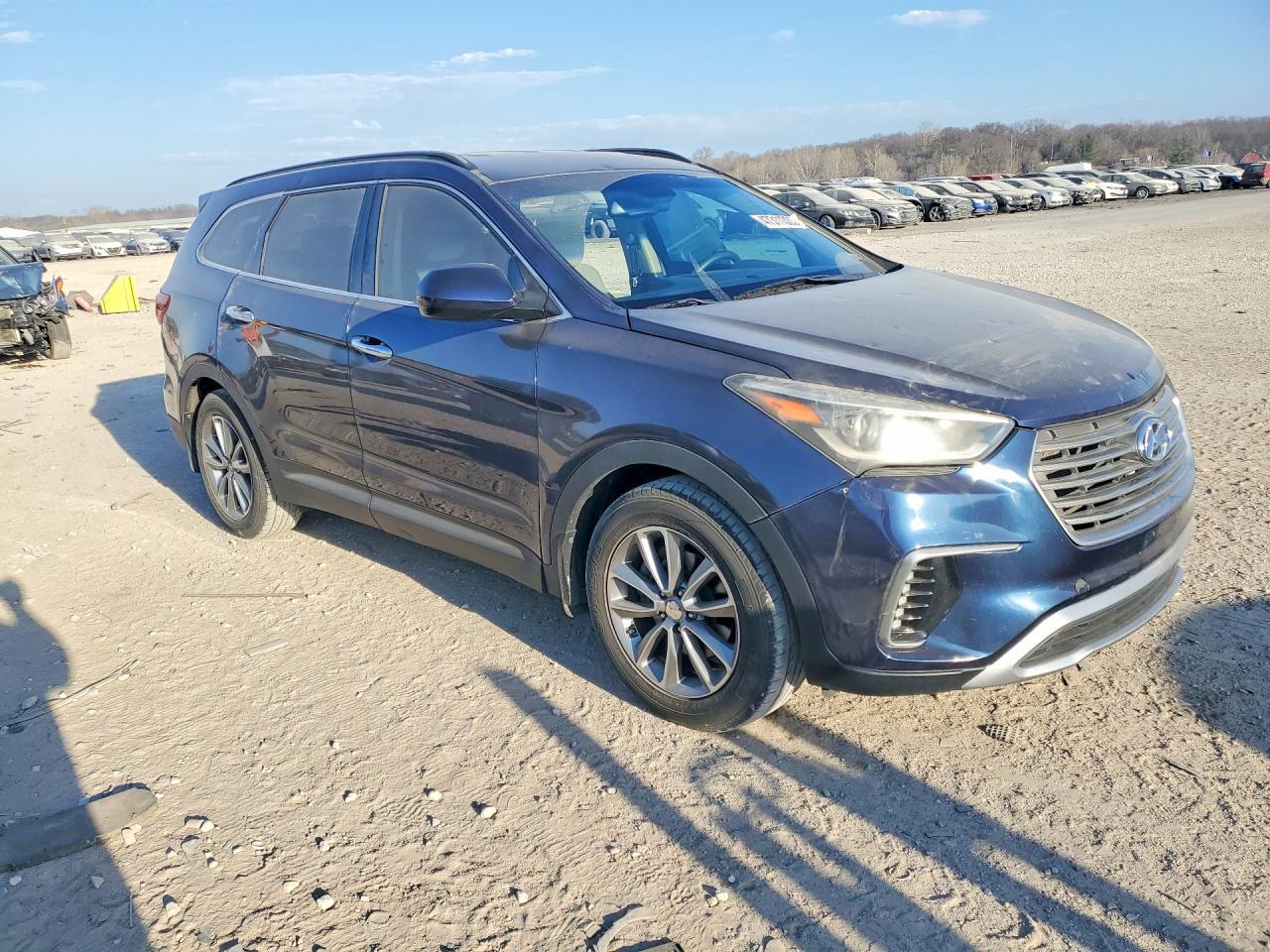 2017 Hyundai Santa Fe Se - Фото 4