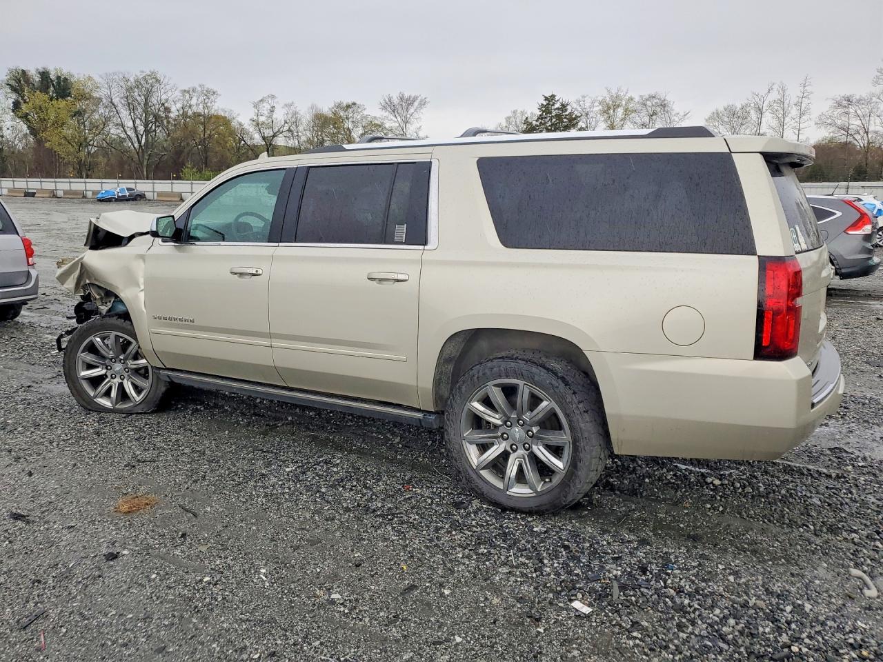 2017 Chevrolet Suburban K1500 Premier - Фото 2