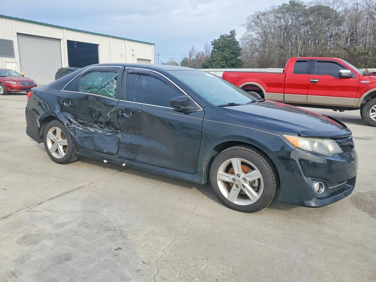 2013 Toyota Camry - Фото 4