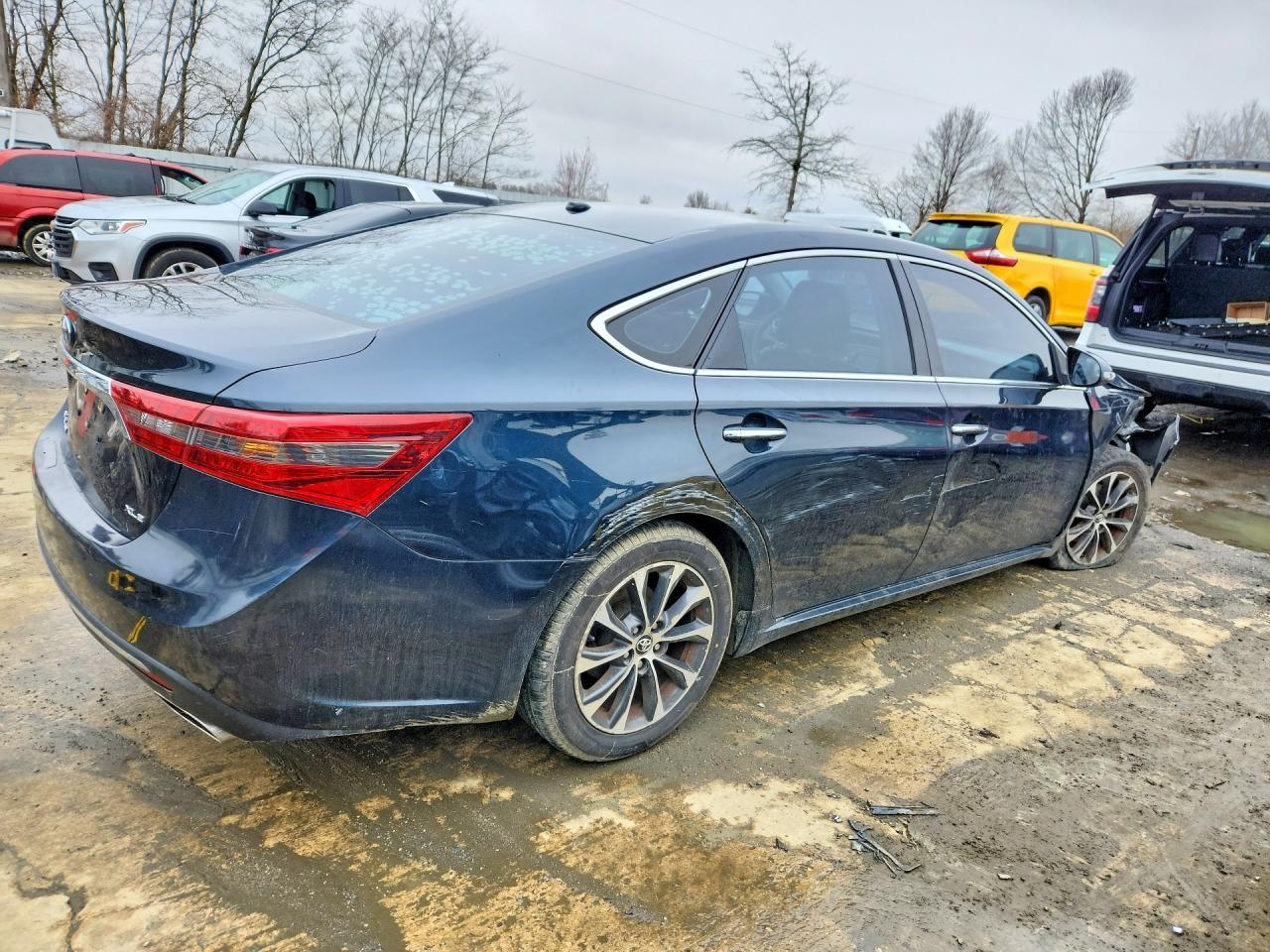 2016 Toyota Avalon Xle - Image 3