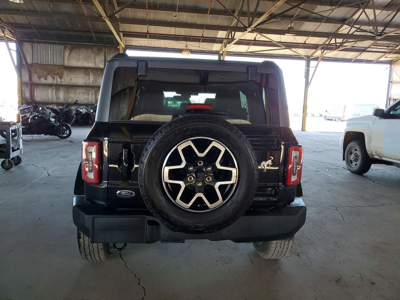 2025 Ford Bronco Outer Banks - Image 6