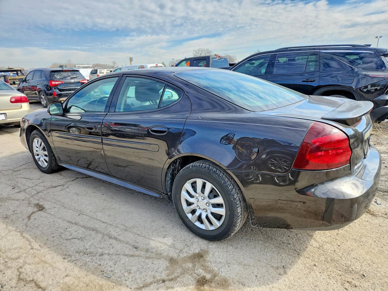 2008 Pontiac Grand Prix - Image 2