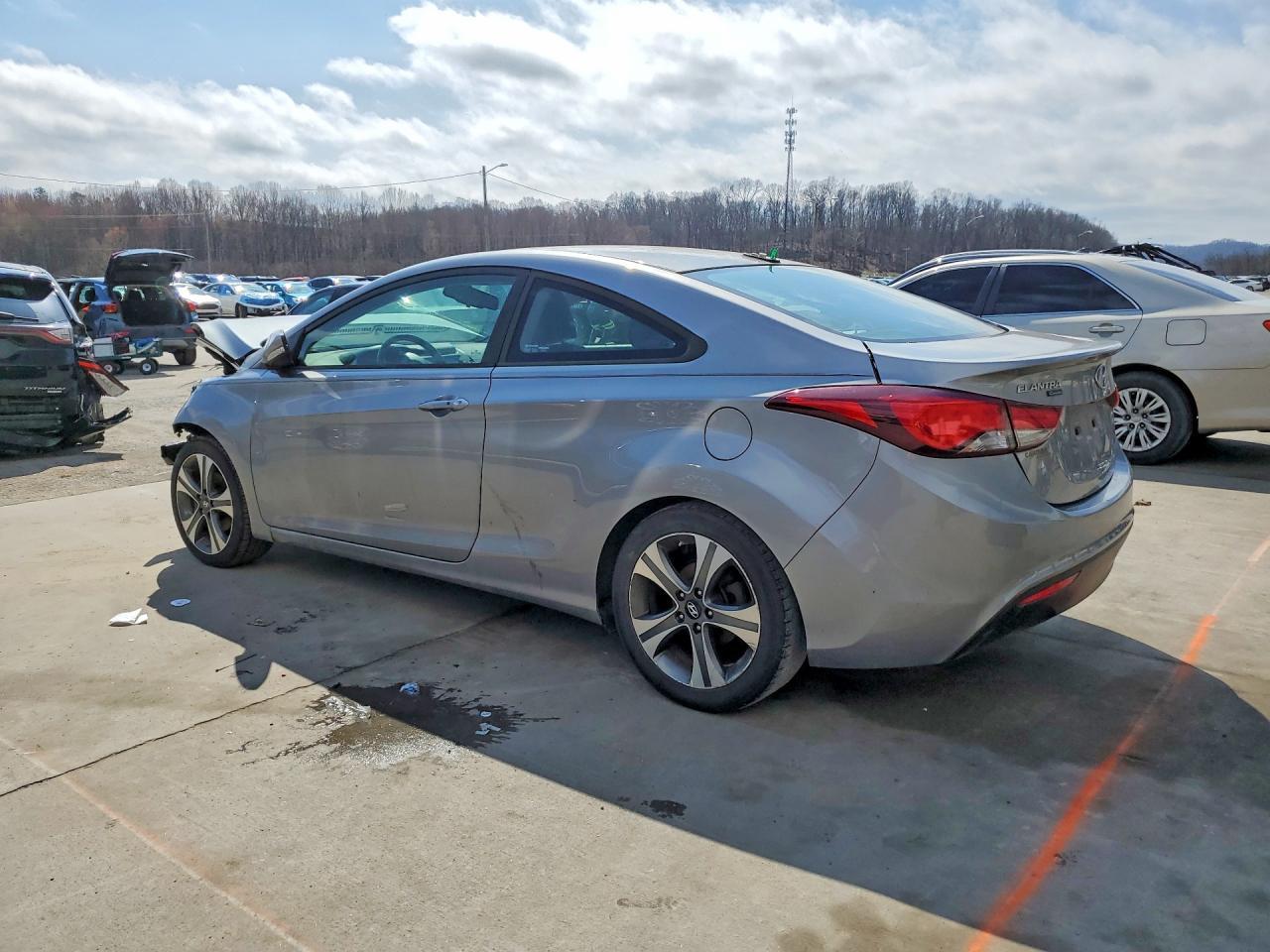 2014 Hyundai Elantra Coupe Base - Image 2