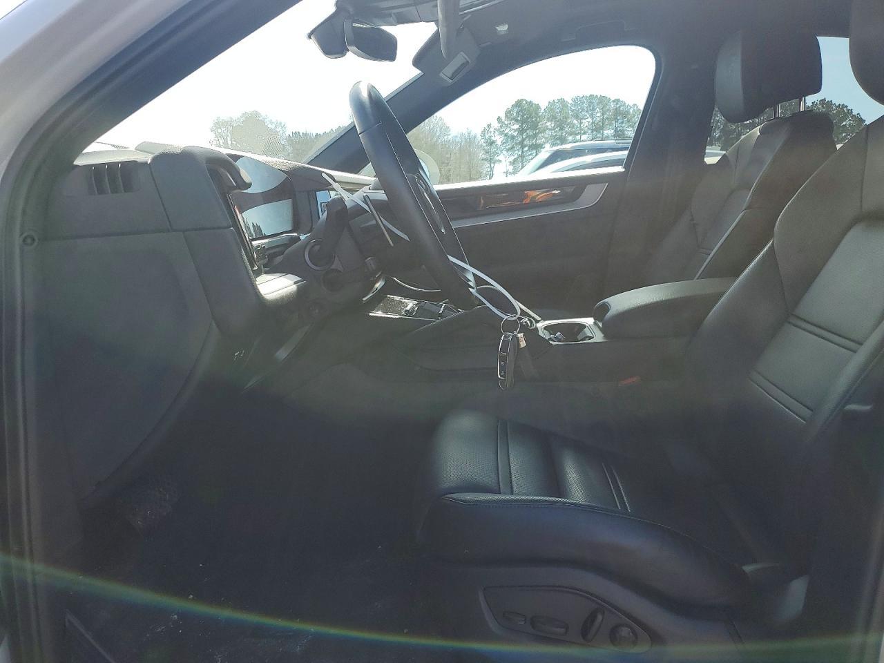 2024 Porsche Cayenne Coupe - Image 7